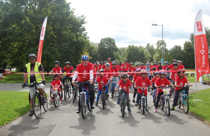 Julian Knight MP and cyclists.